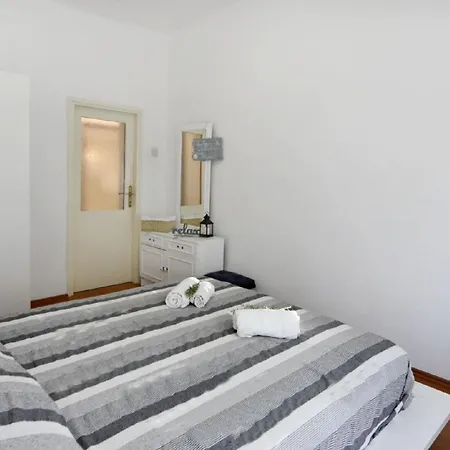 Silva-unterkunft Im Erdgeschoss, 2 Schlafzimmer, Garten Bašanija