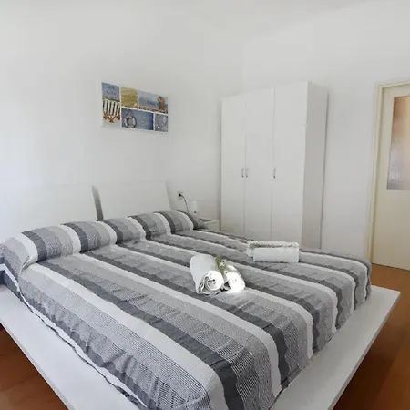 Daire Silva-unterkunft Im Erdgeschoss, 2 Schlafzimmer, Garten *