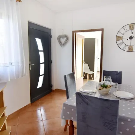 Silva-unterkunft Im Erdgeschoss, 2 Schlafzimmer, Garten Daire Bašanija