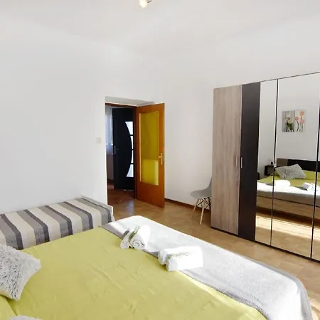 Daire Silva-unterkunft Im Erdgeschoss, 2 Schlafzimmer, Garten *