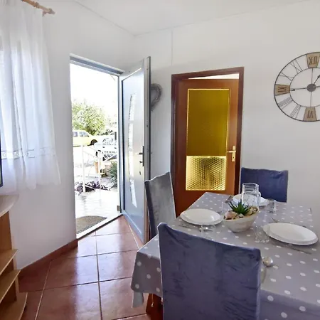 Apartment Silva-unterkunft Im Erdgeschoss, 2 Schlafzimmer, Garten Bašanija