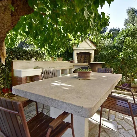 Silva-unterkunft Im Erdgeschoss, 2 Schlafzimmer, Garten Bašanija