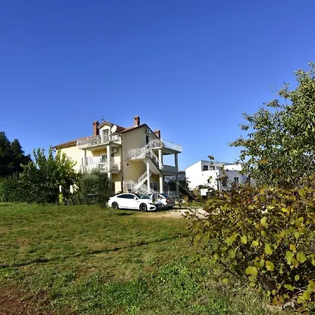 Silva-unterkunft Im Erdgeschoss, 2 Schlafzimmer, Garten Apartment Bašanija