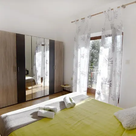 Apartman Silva-unterkunft Im Erdgeschoss, 2 Schlafzimmer, Garten Basanija